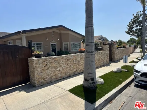 1130 E 66th St, Inglewood, CA 90302