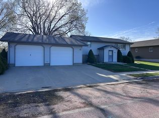 1008 Henderson Ave, Armour, SD 57313
