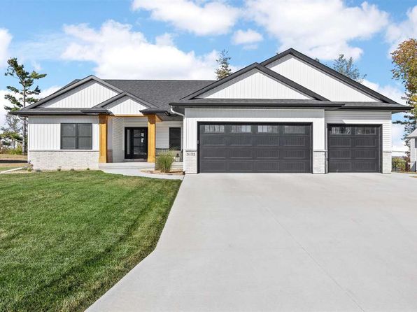 3122 Timber Ridge Ct, Hiawatha, IA 52233
