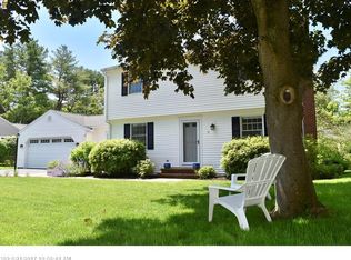 11 Hammond Rd, Falmouth, ME 04105