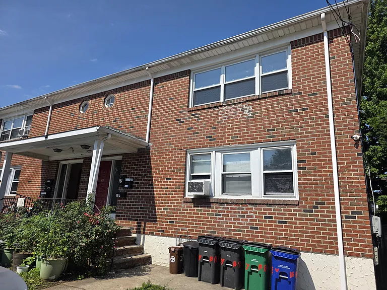 40 Bradley Ave — Photo 4
