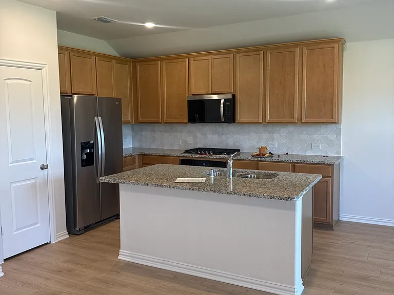 833 Birdie Dr — Photo 3