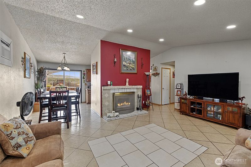 3rd image of 819 Walker Avenue