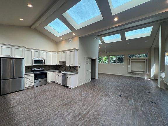 3rd image of 747 N Harper Ave #A