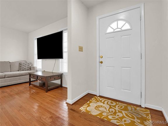 5th image of 8567 Woodlake Dr