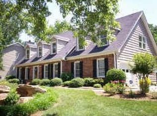 240 Willow Glen Dr, Marietta, GA 30068