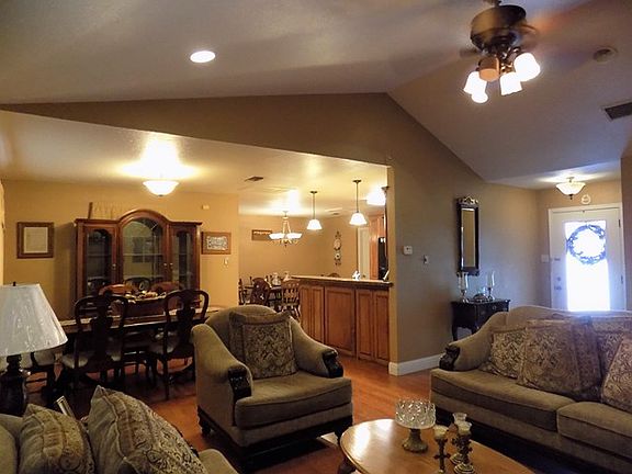 5th image of 866 Buena Vista Dr