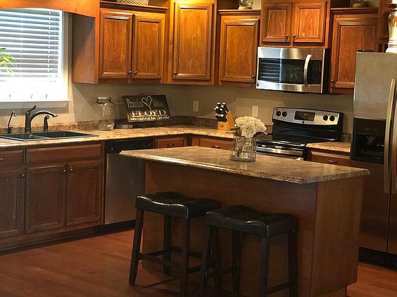 3rd image of 171 White Oak Dr