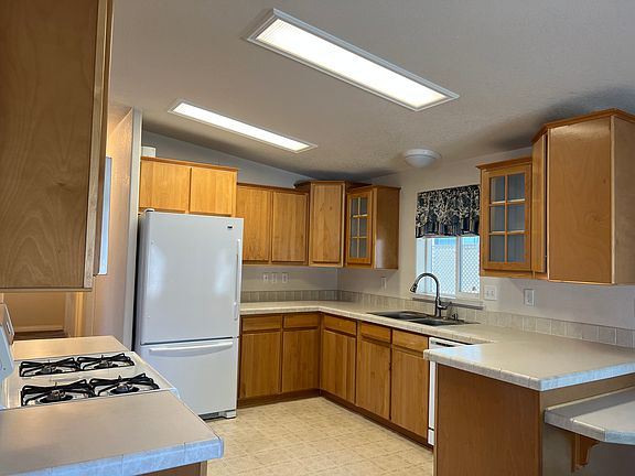 4th image of 321 Tammy Way #33