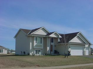 706 Fir St SW, Isanti, MN 55040