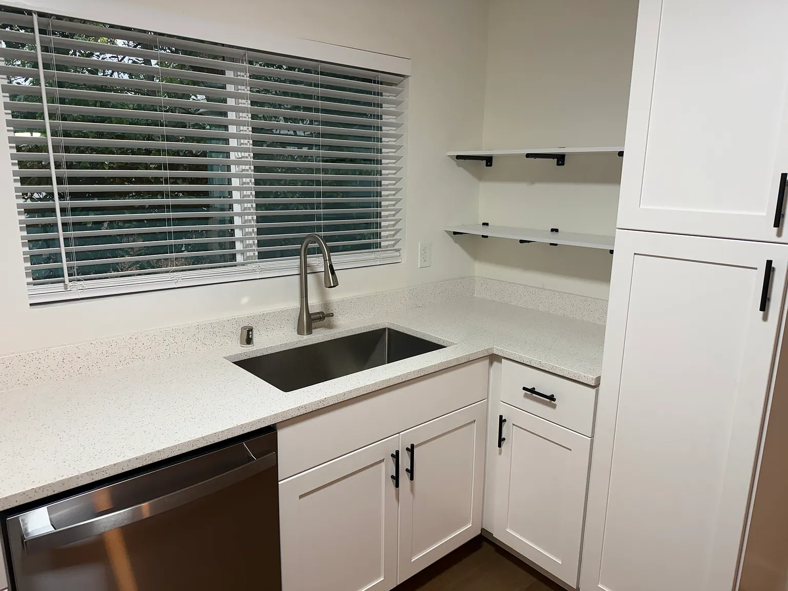 2 bed, 1.5 bath, 812 sqft, $1,625 — Photo 4