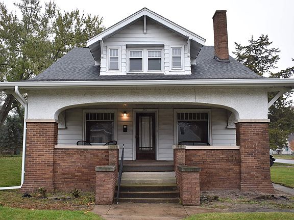 2nd image of 703 River Ln