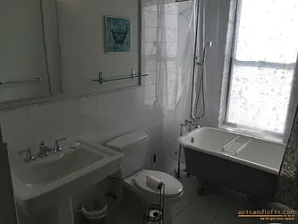 Rented by aptsandlofts.com