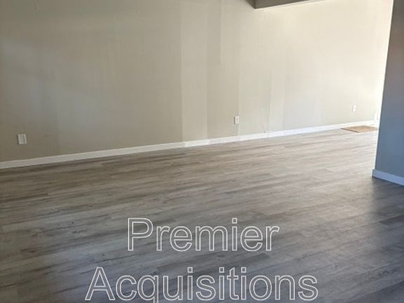 2nd image of 201 E Woodlawn Ave