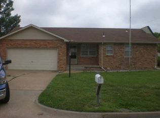 827 Moundview Ave, Salina, KS 67401