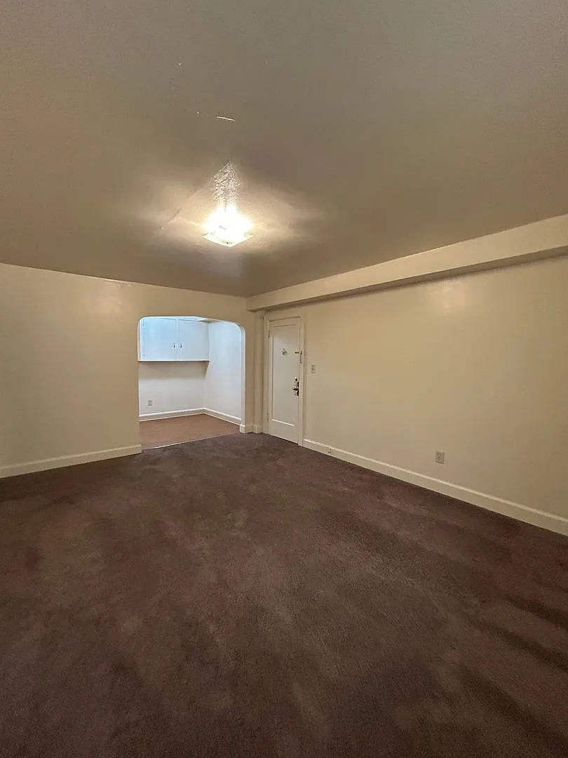 1225 Commerce Ave — Photo 2