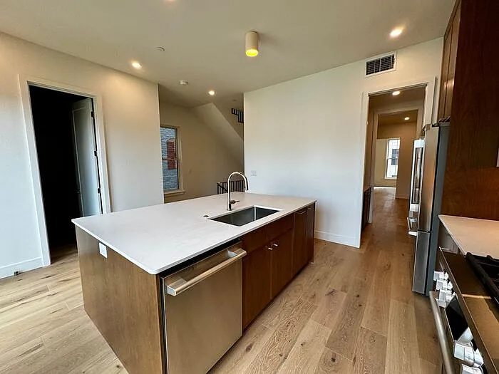 230 Washington St NE — Photo 17