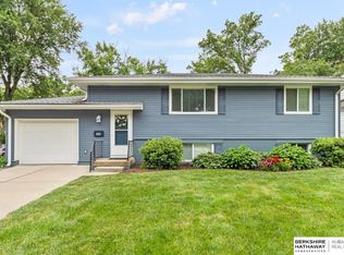 13517 Kingswood Dr, Omaha, NE 68144