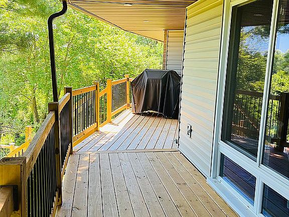 2nd image of 1135 Lakewood Cir