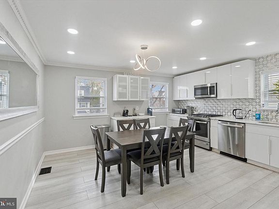 4th image of 9938 Alicia St