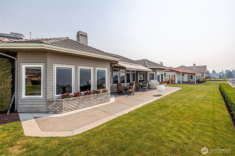2nd image of 132 Bogey Boulevard