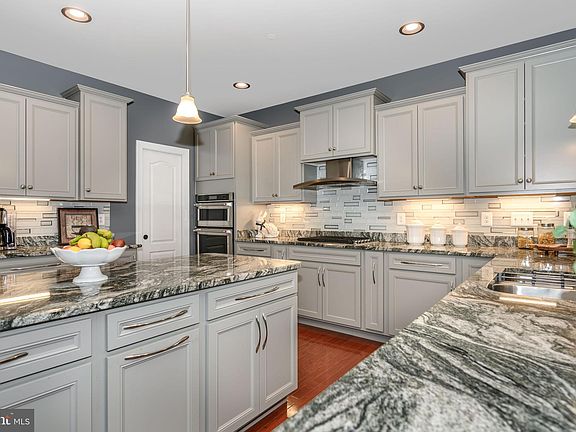 3rd image of 315 Nottingham Ln