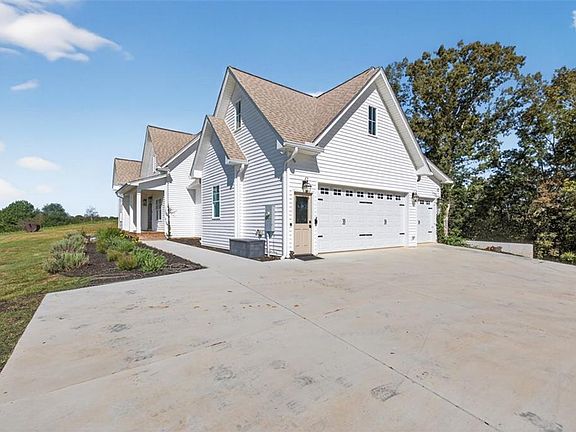 3rd image of 4246 Jim Hood Rd