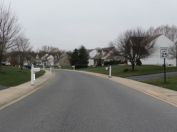 5th image of 834 Slate Hill Dr