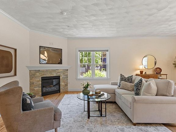 5th image of 185 Essex St #1A