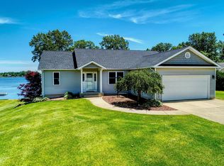 25139 Island View Ln, Sturgis, MI 49091