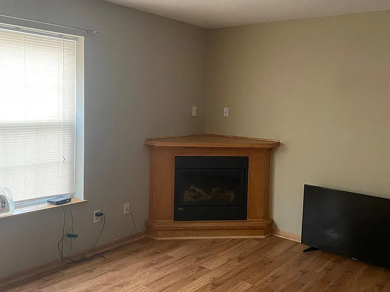 1146 SE Village View Ln — Photo 4