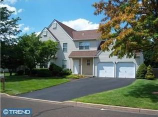 297 Hidden Spring Ln, Langhorne, PA 19047