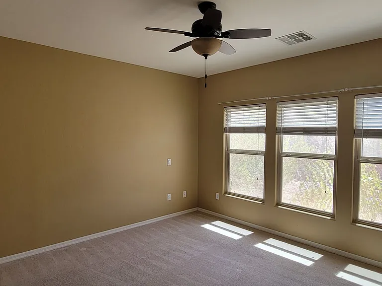 1342 Springdale Ln — Photo 30