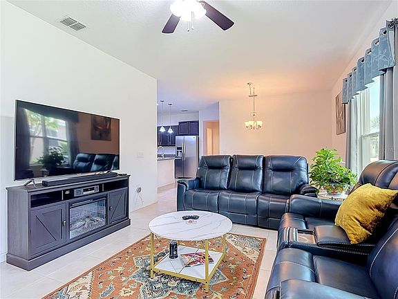 4th image of 3455 Fallbrook Dr