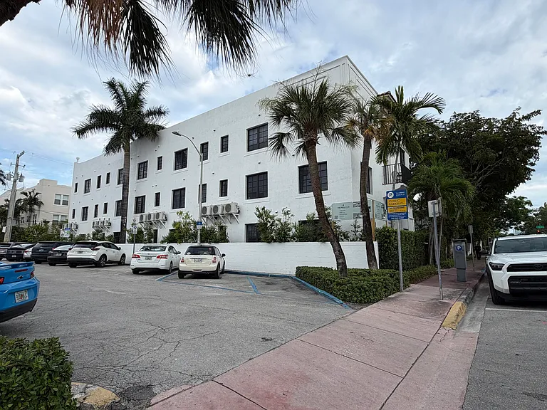 1619 Jefferson Ave #204 — Photo 9