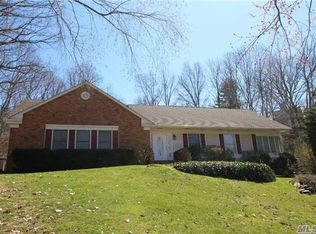 28 Fairway Pl, Cold Spring Harbor, NY 11724