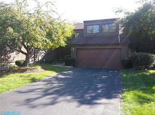 2049 Willowick Cir, Columbus, OH