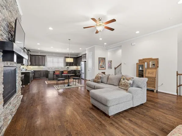 917 Dumaine Trce, Sandy Springs, GA 30328