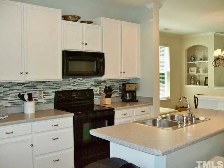 8421 Central Dr — Photo 5