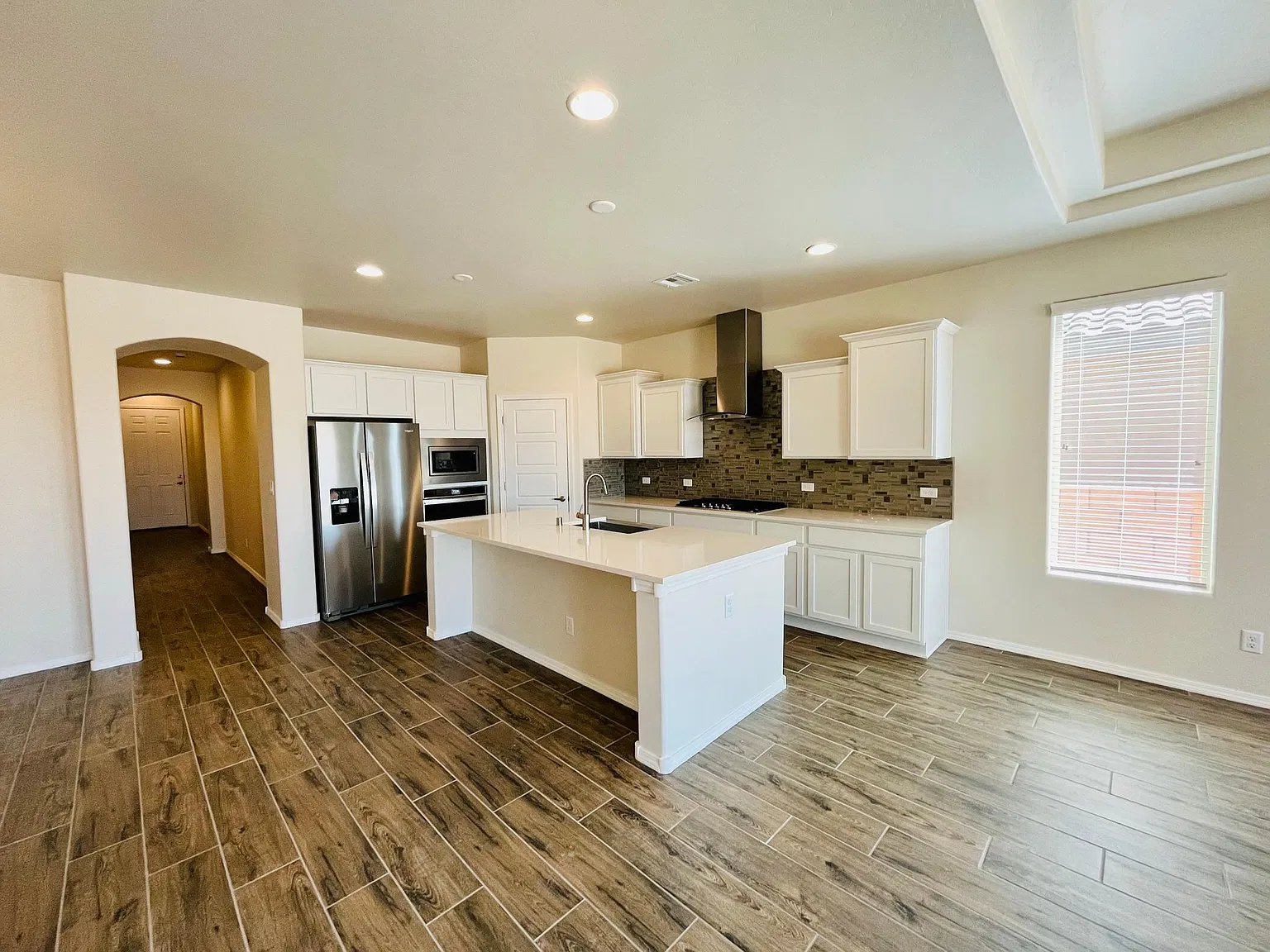 4 bed, 1929 sqft, $2,800 — Photo 4