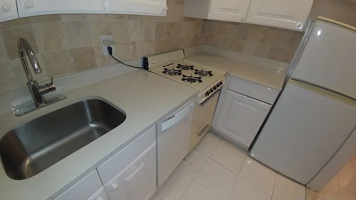 Rented by Metro Garden Realty NYC | media 24