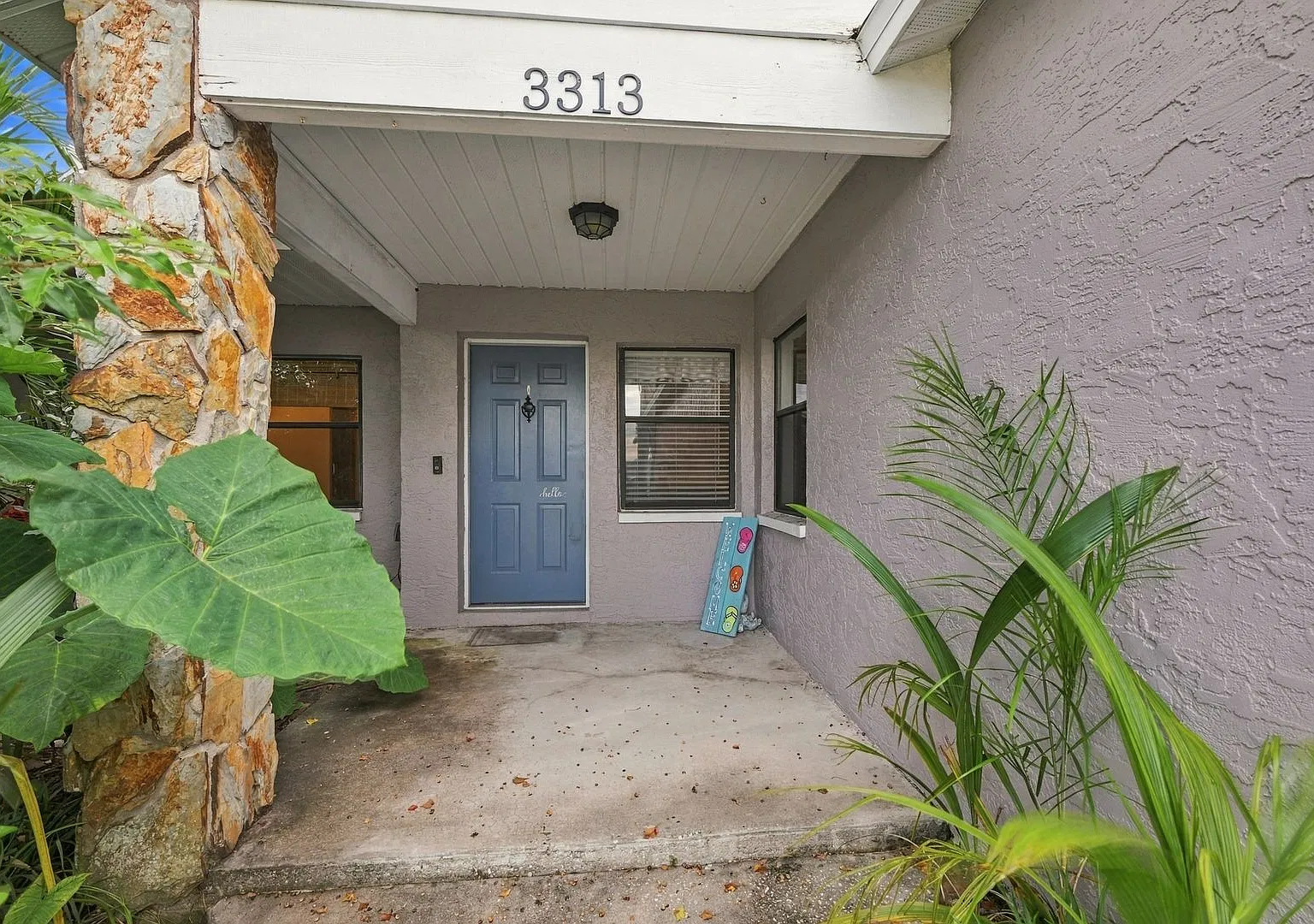 Safety Harbor Home with Vaulted Ceilings, Screened Lanai & Prime Location! — Photo 3