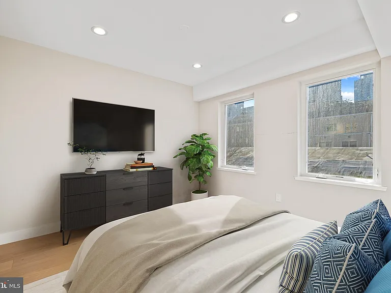 2130 Spring St — Photo 23