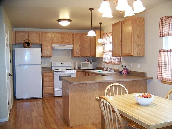 Kitchen and dining room w/ nice hardwood!