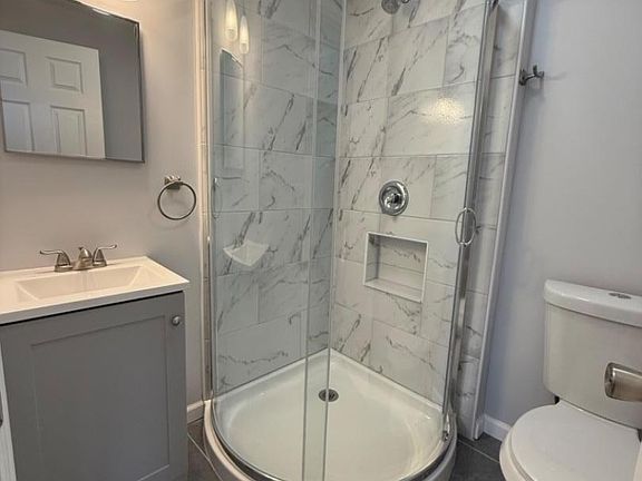 5th image of 676 Clarkson Ave #4