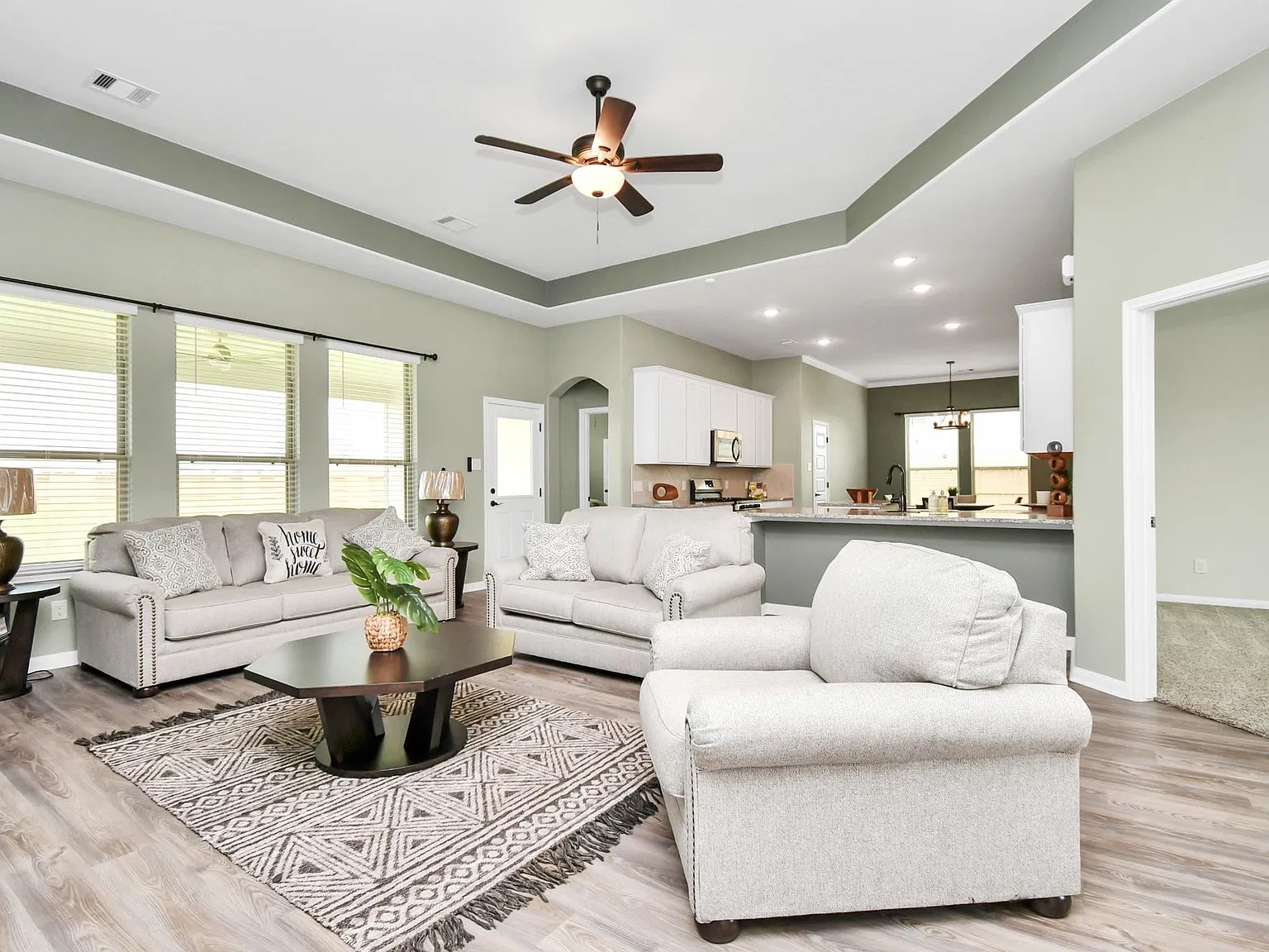4 bed, 2.0 bath, 1974 sqft, $3,600 — Photo 2