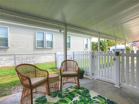 2nd image of 902 Periwinkle Cir