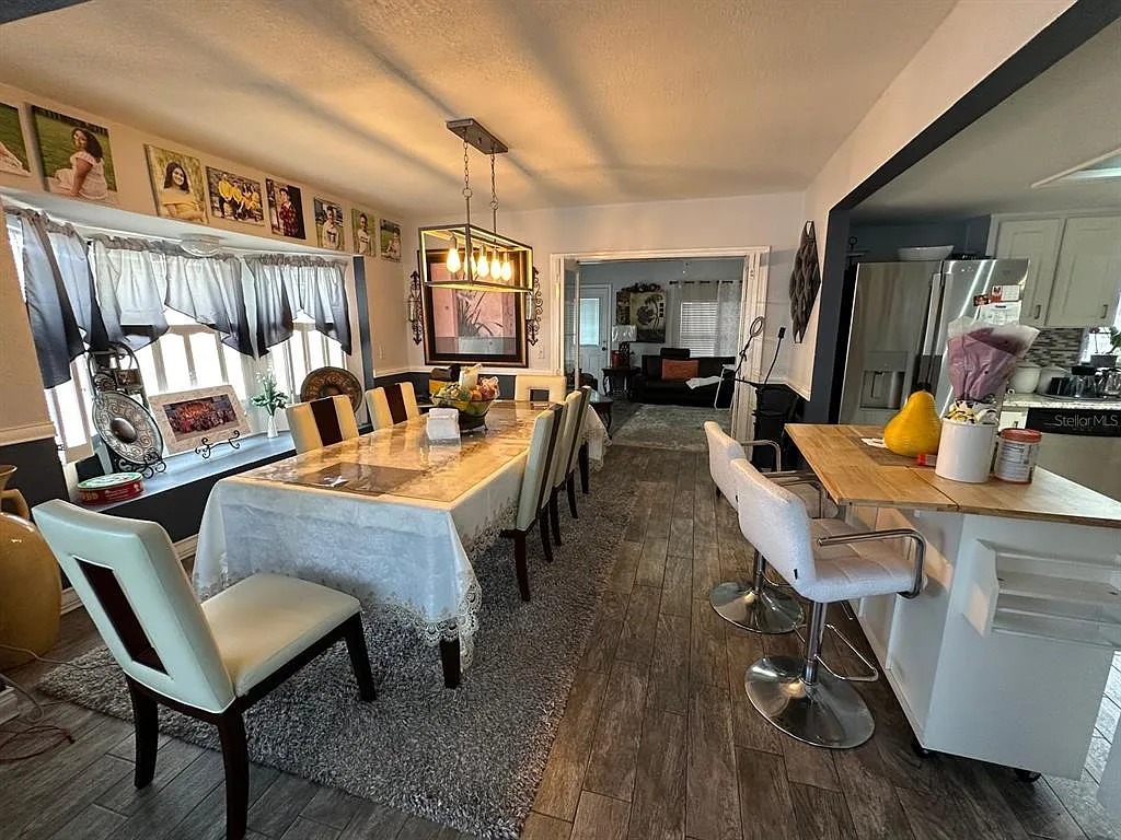 4 bed, 3.0 bath, 1649 sqft, $2,600 — Photo 3