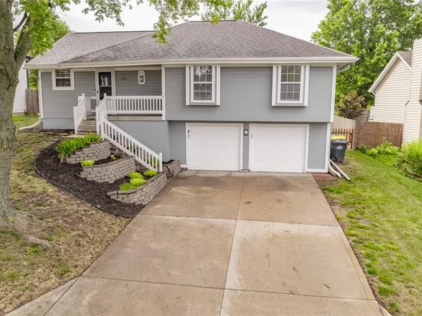 2012 NE Summerfield Ct, Blue Springs, MO 64029