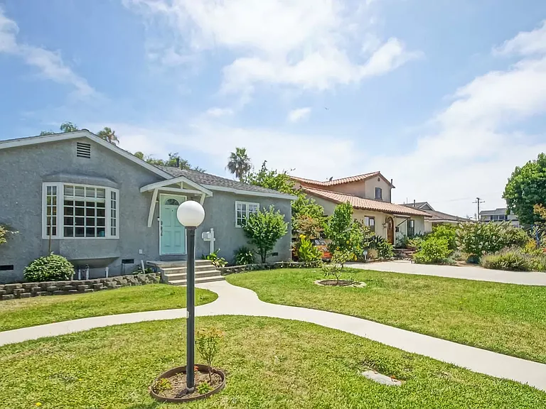 2404 Sebald Ave — Photo 2